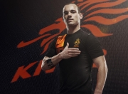 德罗巴重返赛场：出色防守首场状态出色，澳大利亚队观众沸腾！再创辉煌时刻