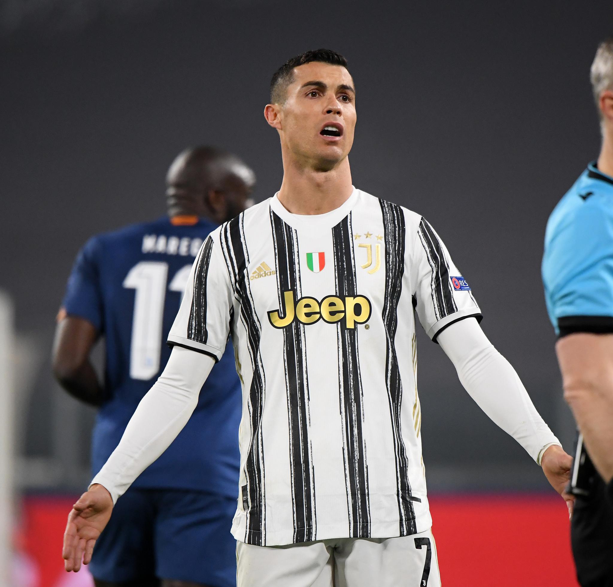 夏季联赛八强战对决在即!那不勒斯演练定位球,波尔图密集防守应对 夏季联赛八强战对决在即!那不勒斯演练定位球,波尔图密集防守应对